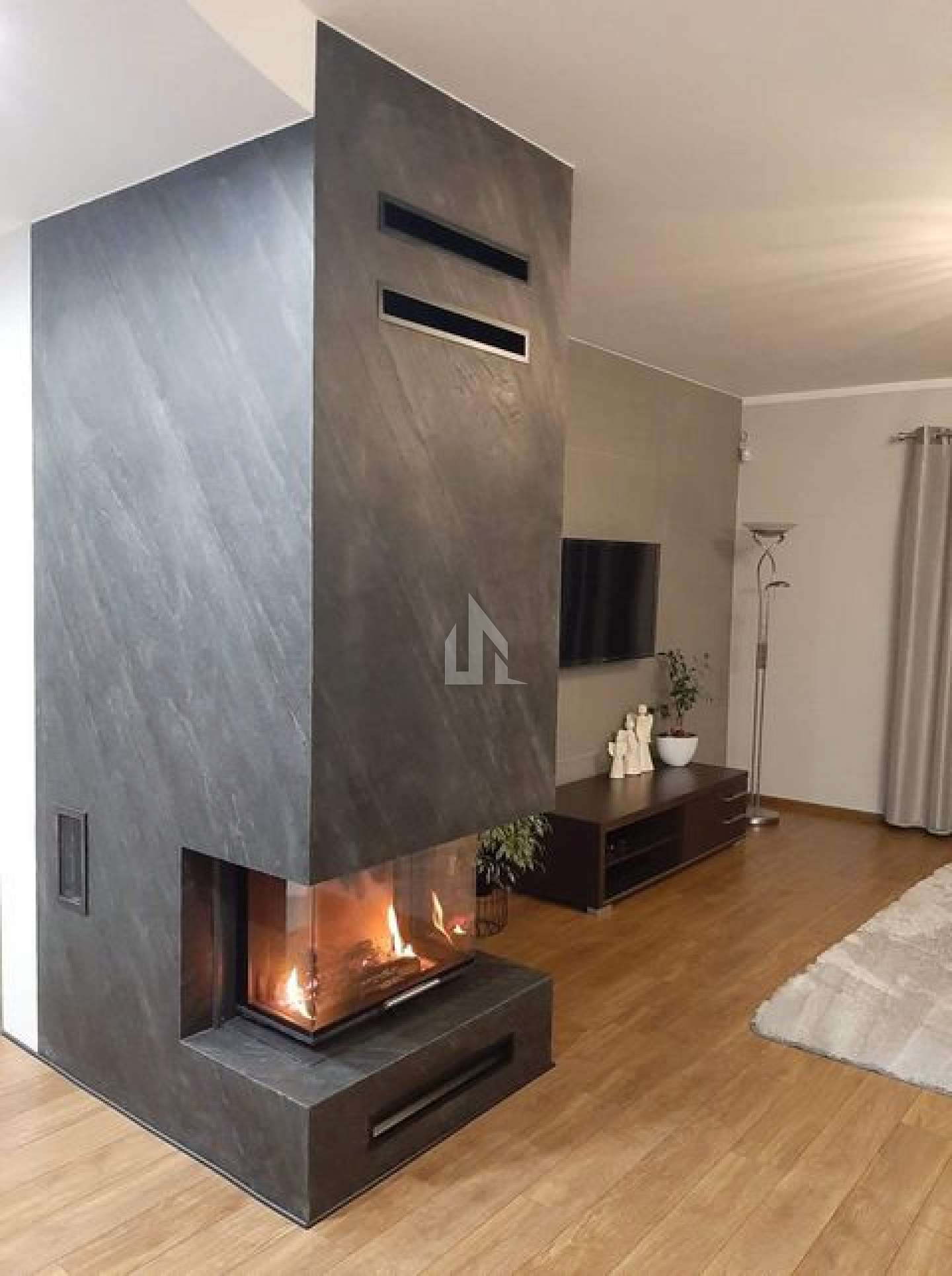 Fornir kamienny na kominku Czarny ocean black