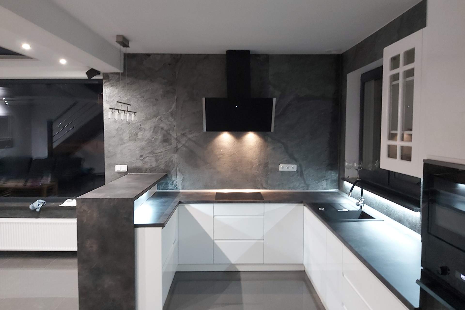 fornir kamienny w kuchni Silver Grey