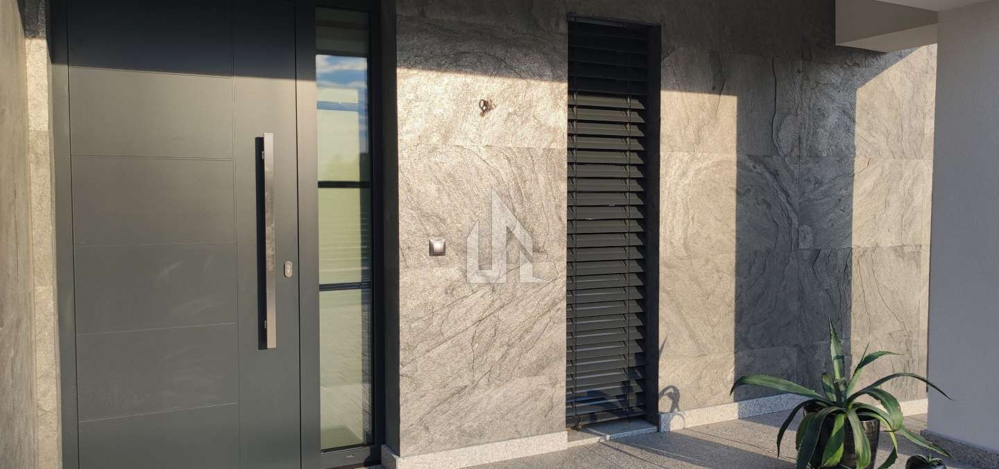 Fornir kamienny na elewacje silver grey